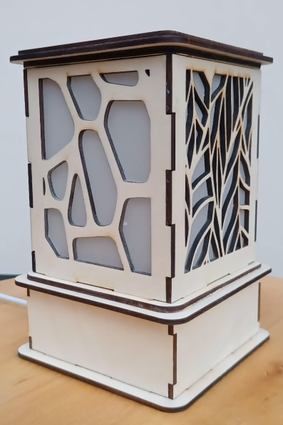 Lampa osvícená menší